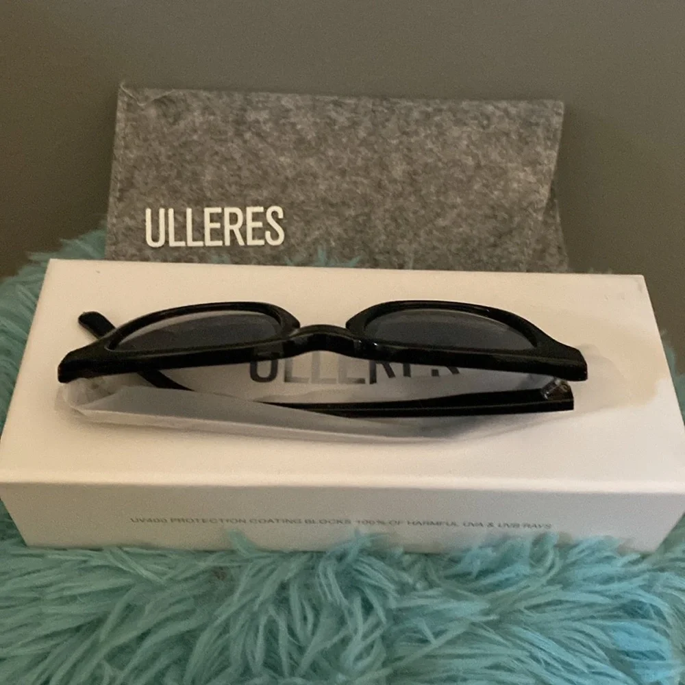BRAND NEW KIDS UNISEX SUNGLASSES! COMES WITH CASE AND CLOTH! UV400 PROTECTION!